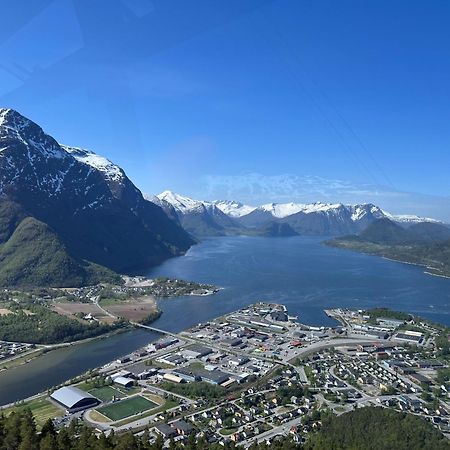 Andalsnes Gustehouse Apartman Kültér fotó