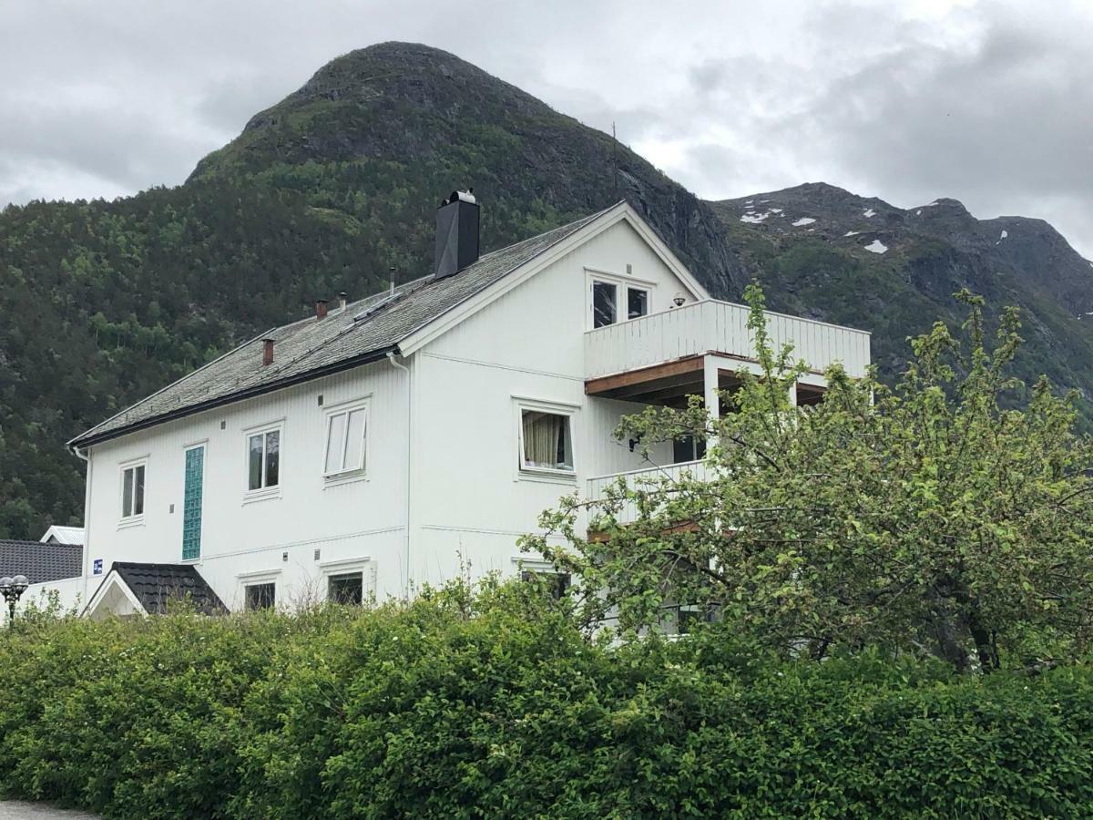 Andalsnes Gustehouse Apartman Kültér fotó